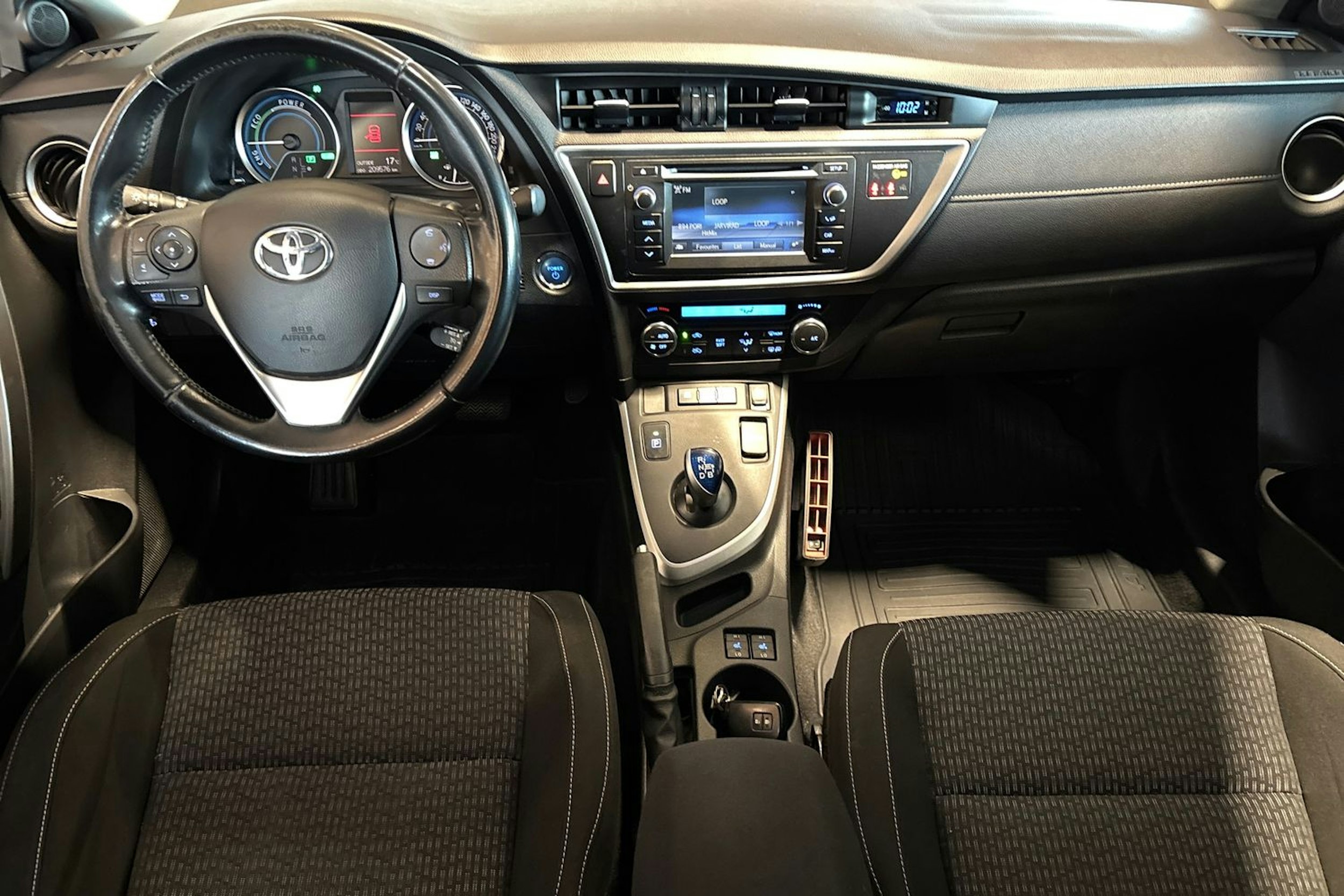 Valkoinen Toyota Auris 2014 kuva 9.