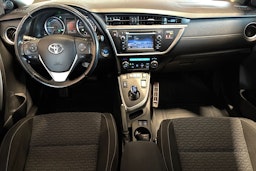 Valkoinen Toyota Auris 2014 kuva 9.