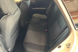 Valkoinen Toyota Auris 2014 kuva 10.