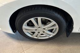 Valkoinen Toyota Auris 2014 kuva 11.