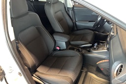 Valkoinen Toyota Auris 2014 kuva 15.