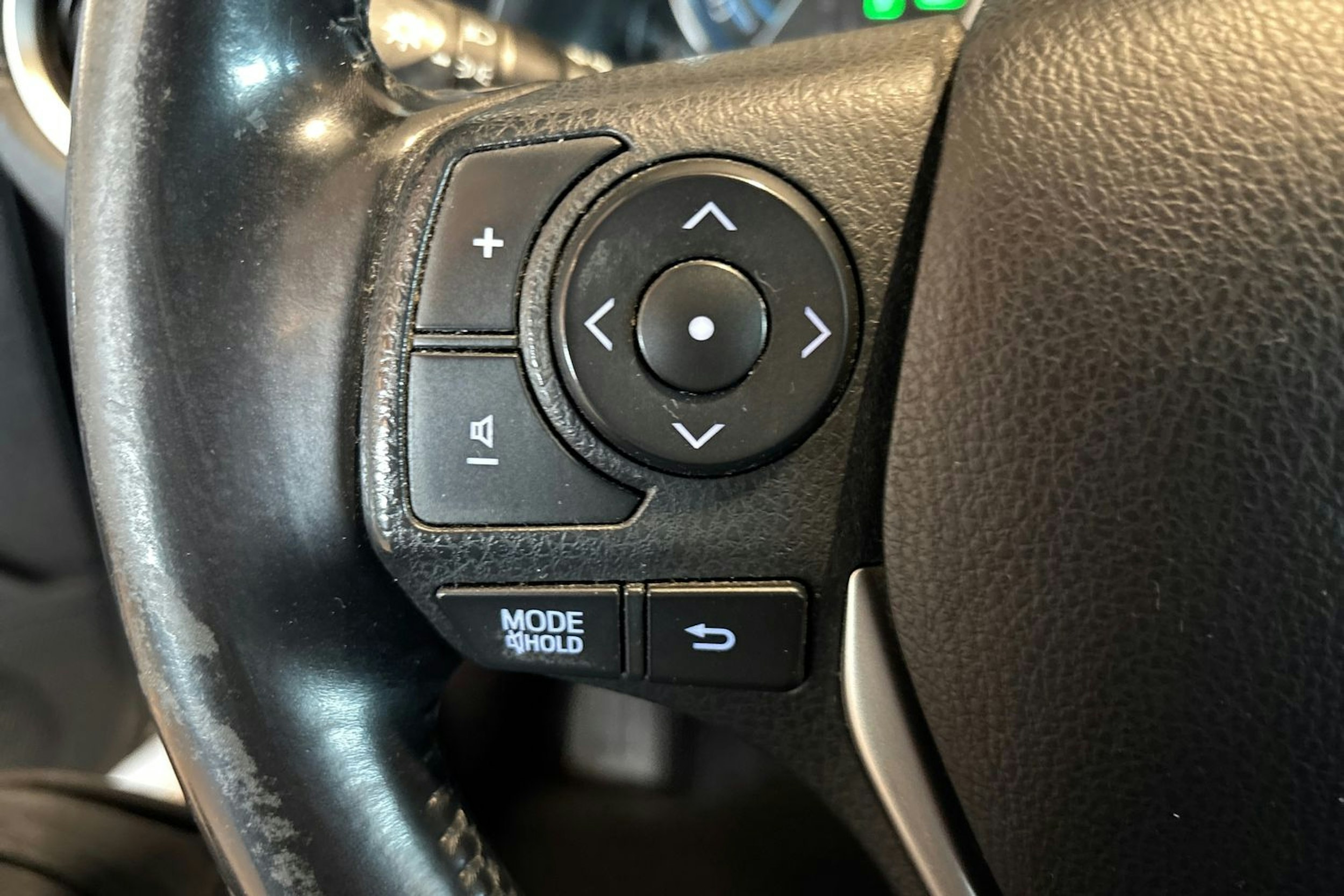 Valkoinen Toyota Auris 2014 kuva 18.