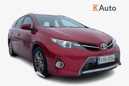 punainen Toyota Auris 2014 kuva 1.
