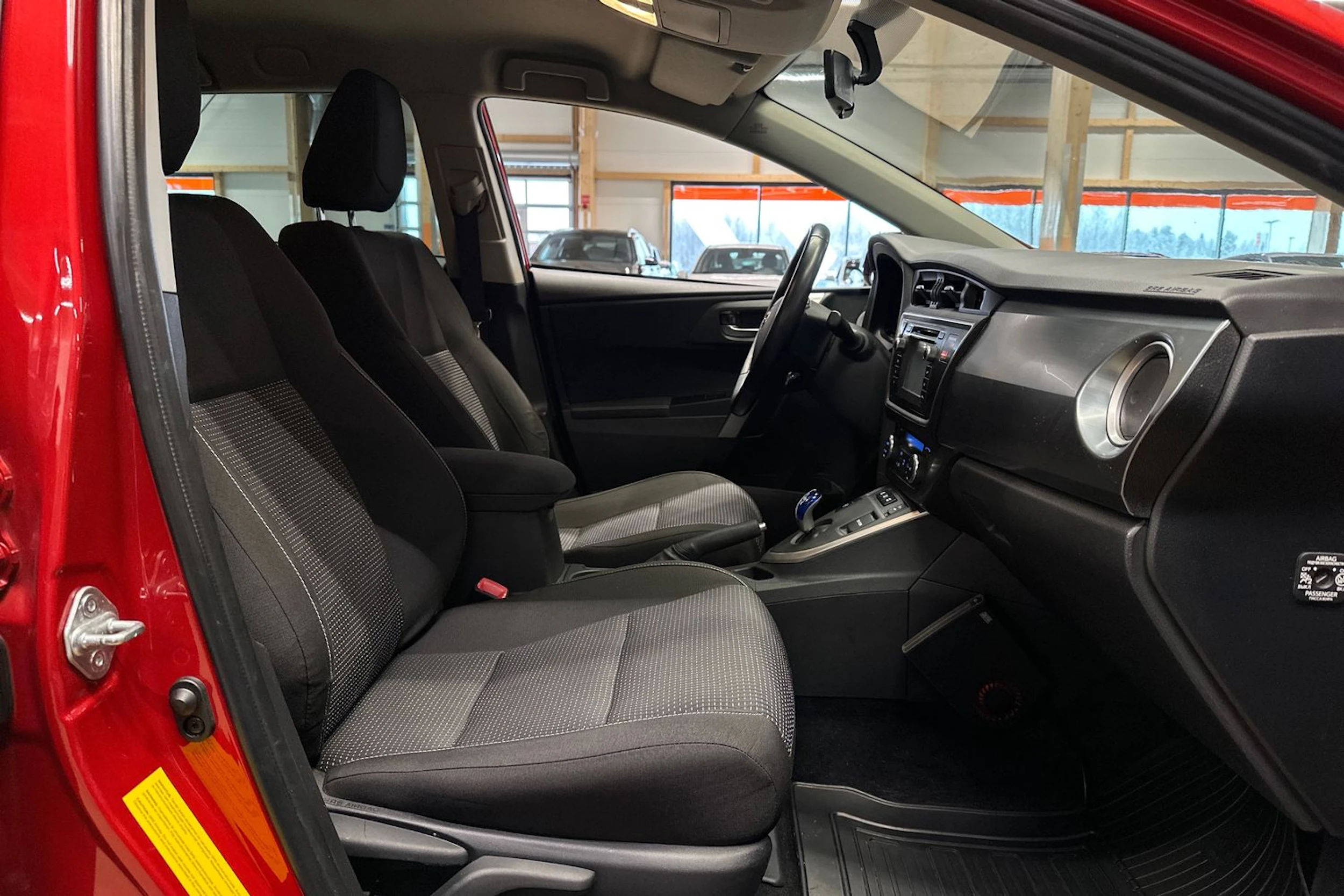 punainen Toyota Auris 2014 kuva 13.