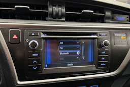 punainen Toyota Auris 2014 kuva 15.