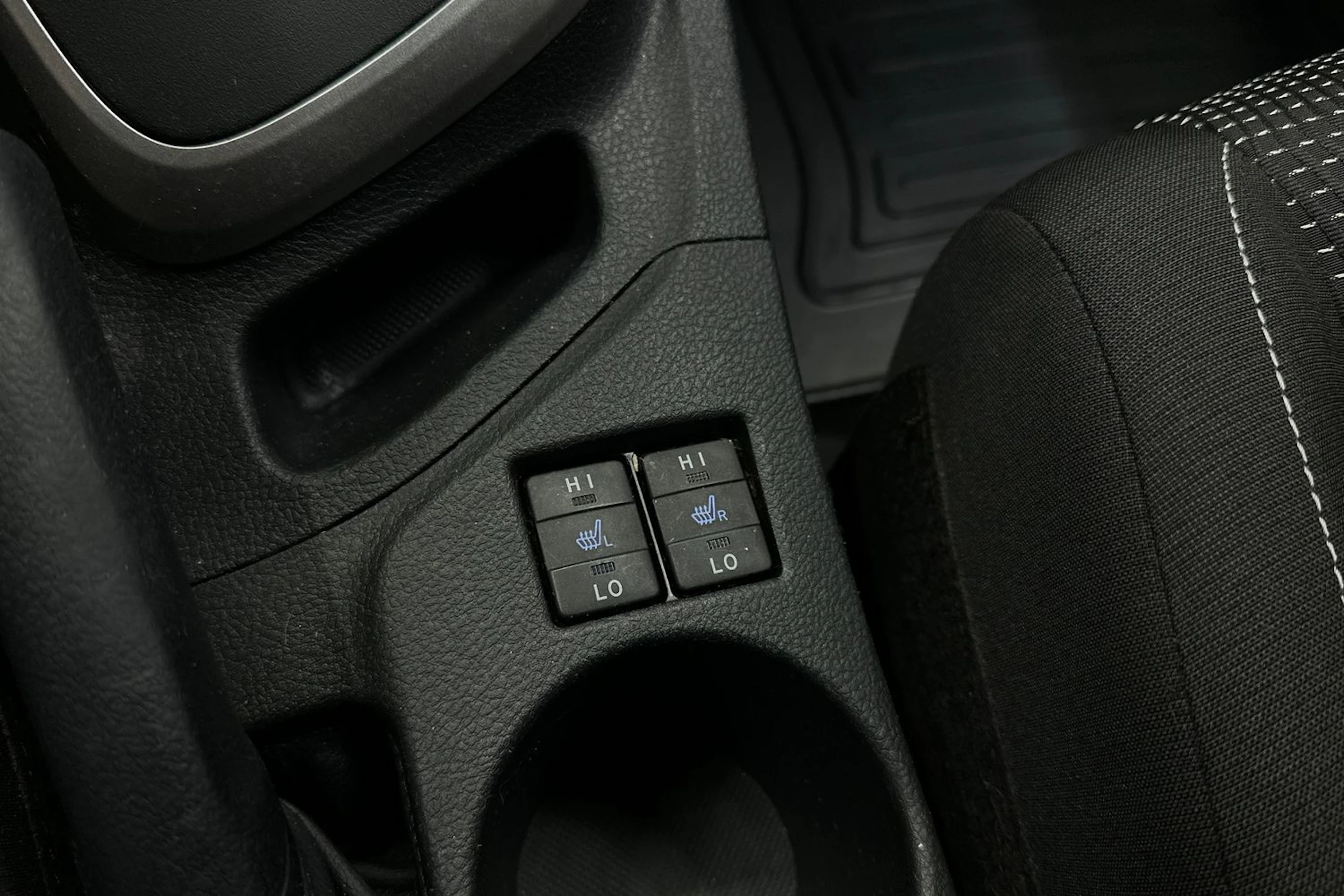 punainen Toyota Auris 2014 kuva 18.