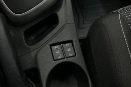 punainen Toyota Auris 2014 kuva 18.