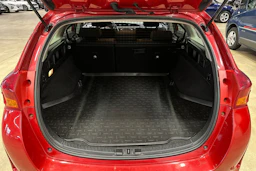 punainen Toyota Auris 2014 kuva 24.