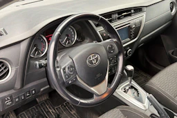 valkoinen Toyota Auris 2014 kuva 3.