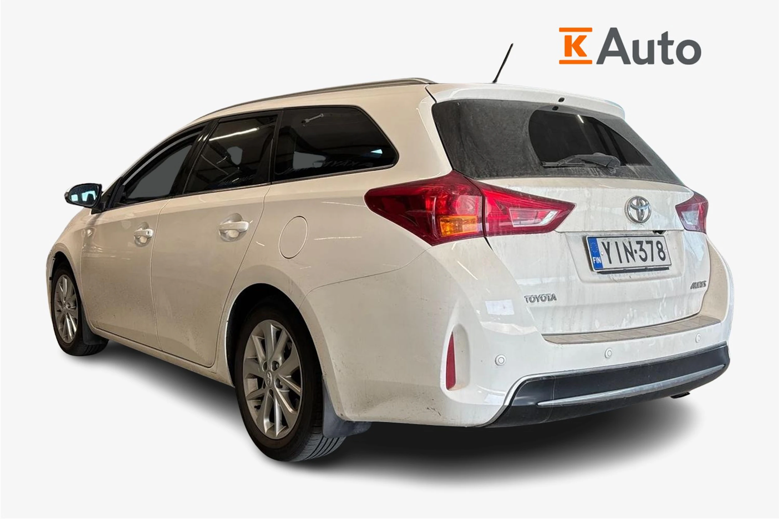 Valkoinen Toyota Auris 2014 kuva 2.