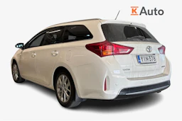 Valkoinen Toyota Auris 2014 kuva 2.