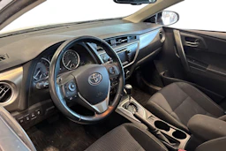 Valkoinen Toyota Auris 2014 kuva 3.