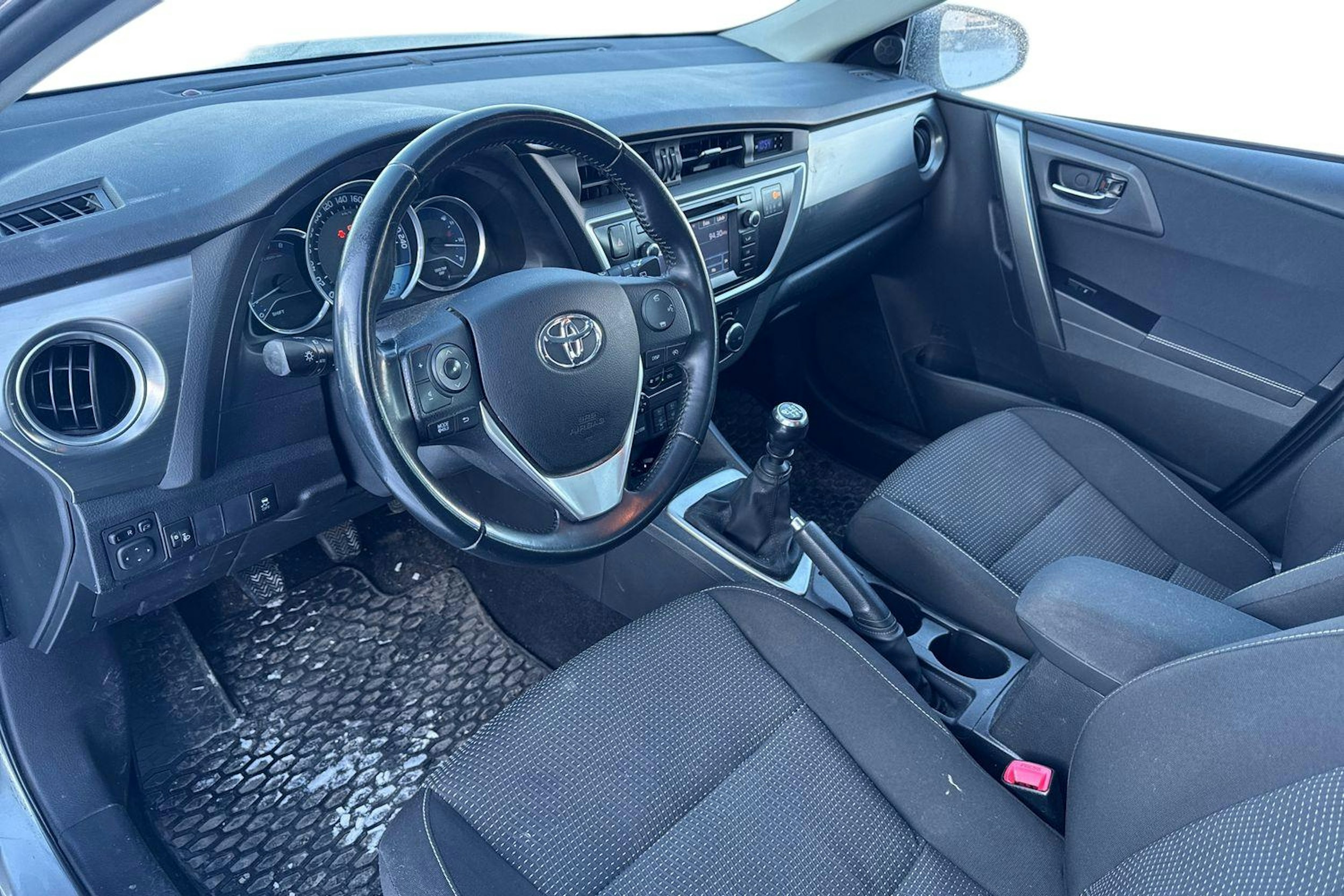 harmaa Toyota Auris 2014 kuva 3.