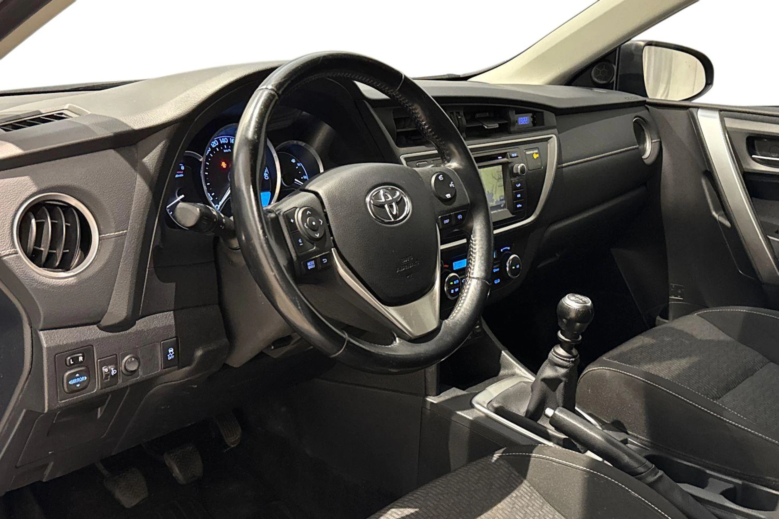 sininen Toyota Auris 2015 kuva 6.