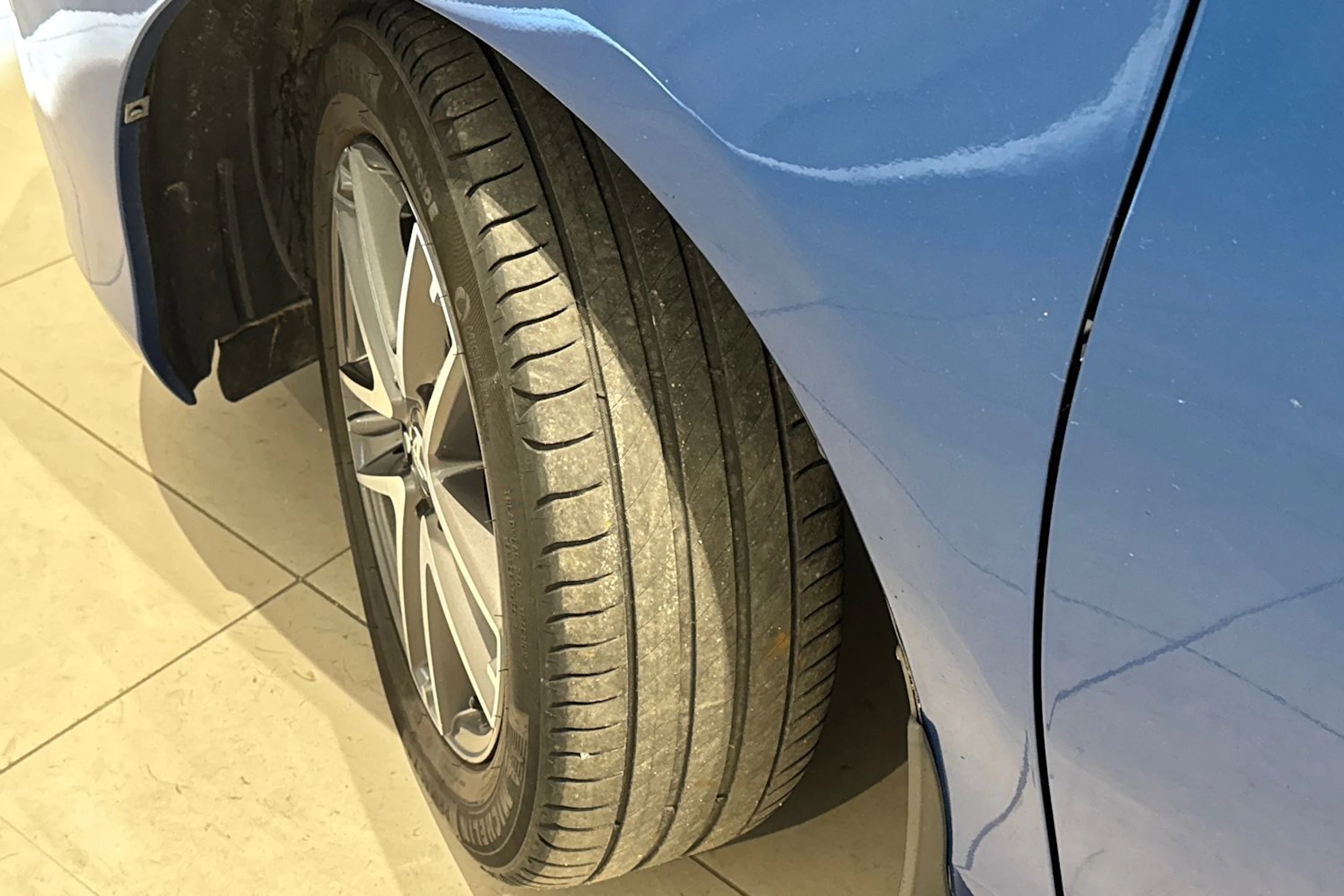 sininen Toyota Auris 2015 kuva 10.