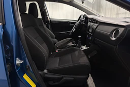 sininen Toyota Auris 2015 kuva 13.