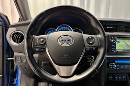 sininen Toyota Auris 2015 kuva 14.