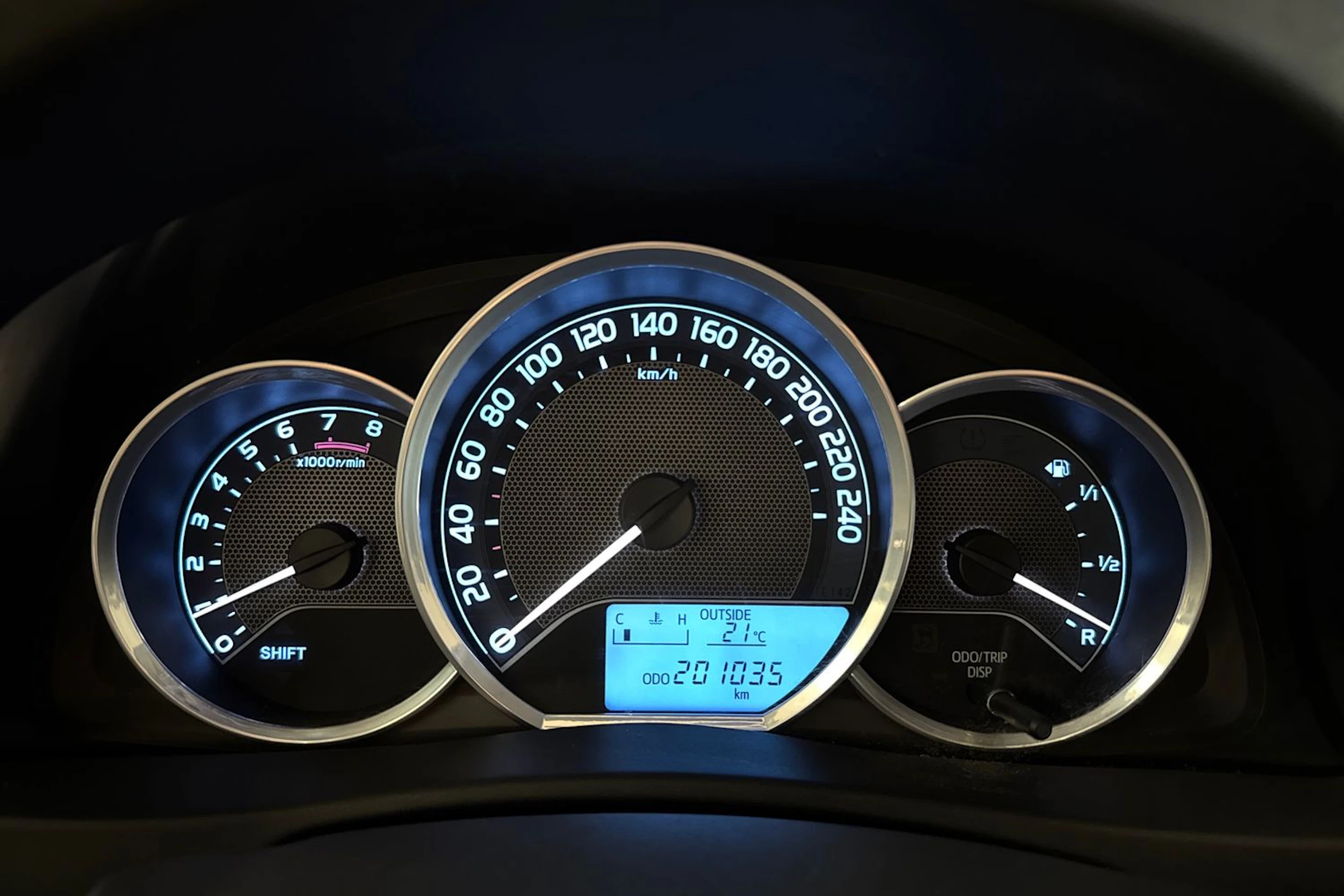 sininen Toyota Auris 2015 kuva 15.