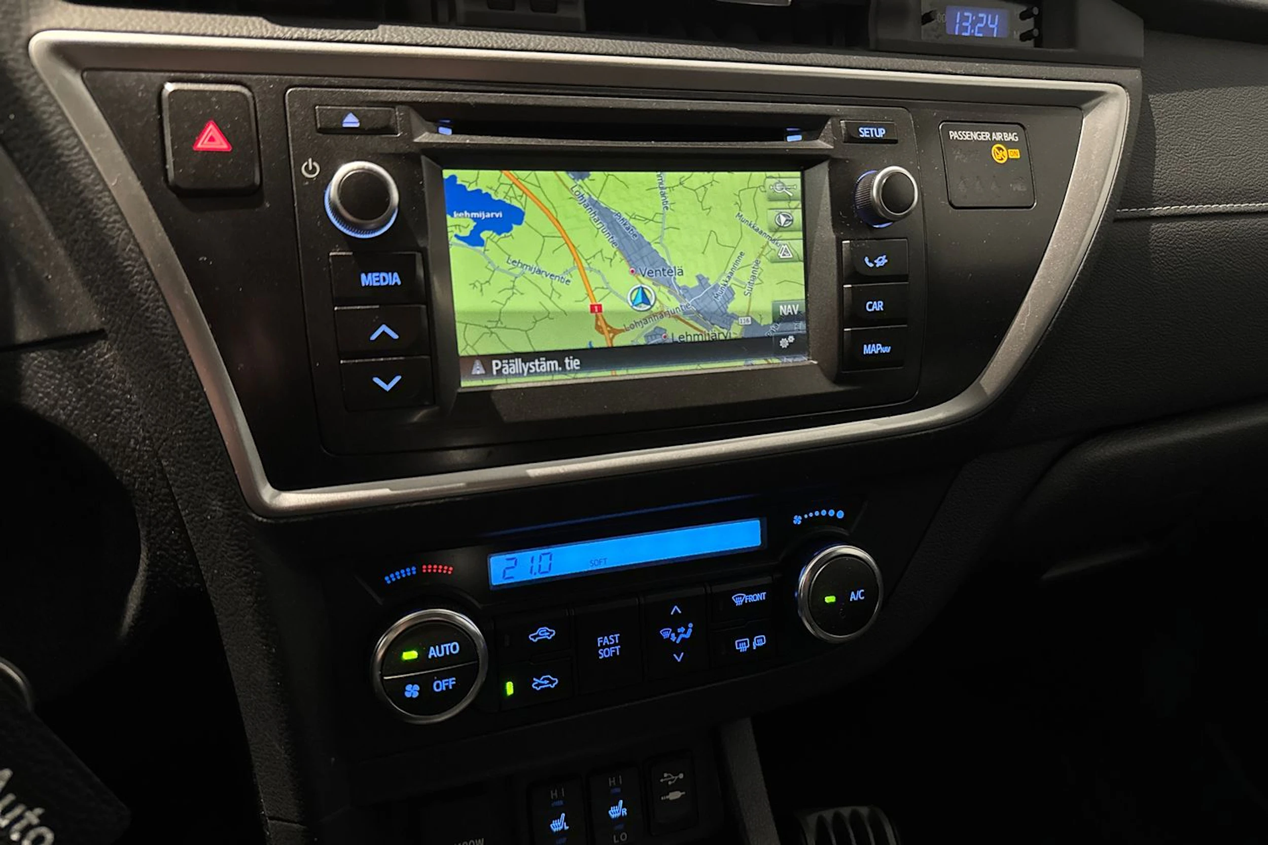 sininen Toyota Auris 2015 kuva 16.