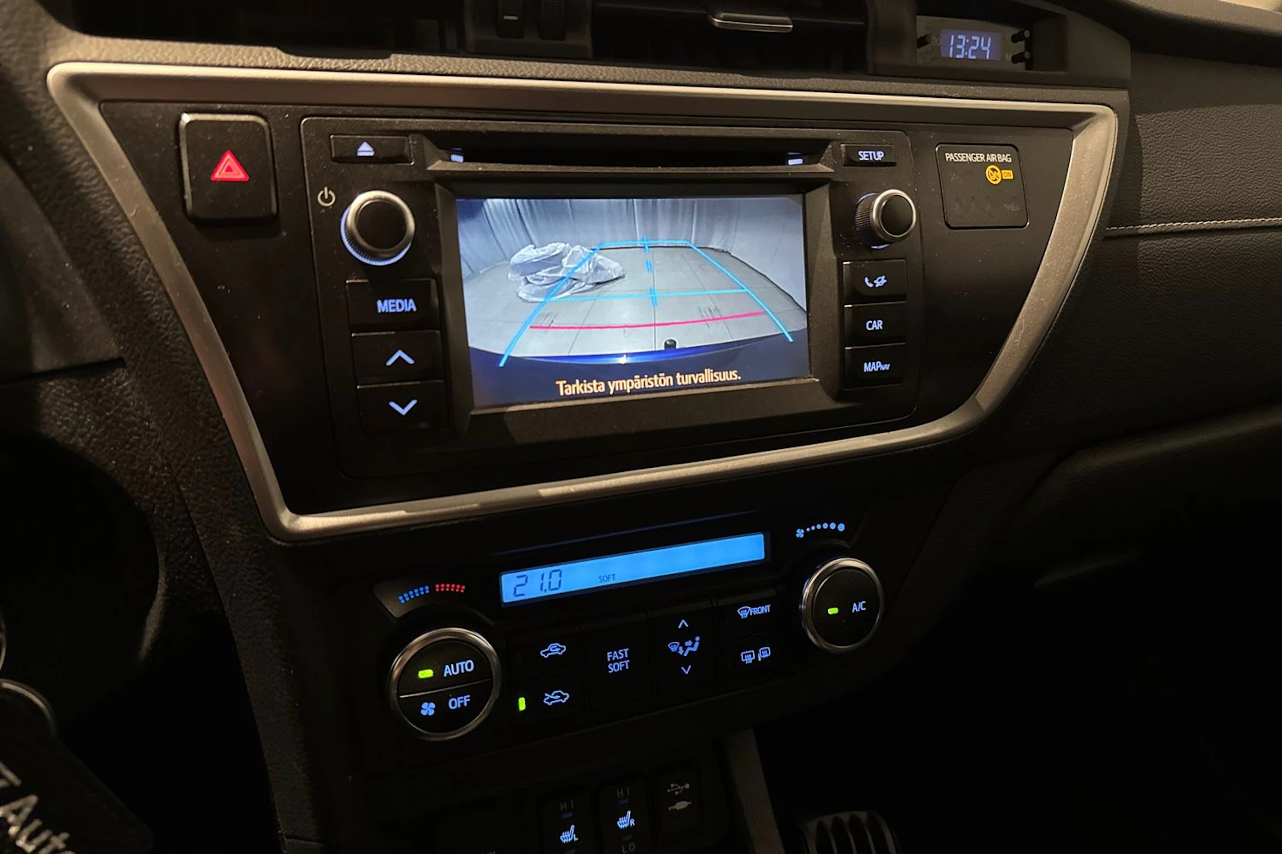 sininen Toyota Auris 2015 kuva 17.