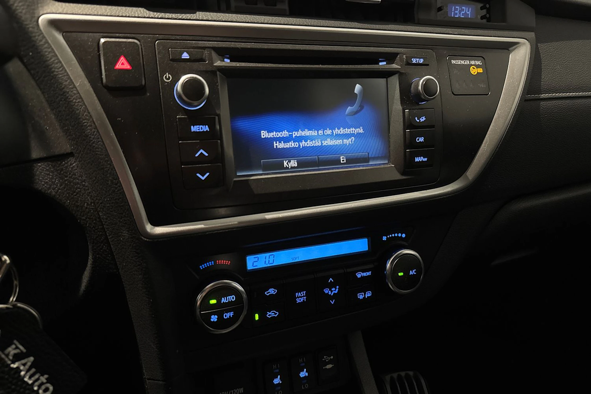 sininen Toyota Auris 2015 kuva 18.