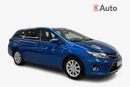 Sininen Toyota Auris 2015 kuva 1.