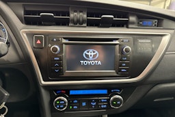 Sininen Toyota Auris 2015 kuva 14.