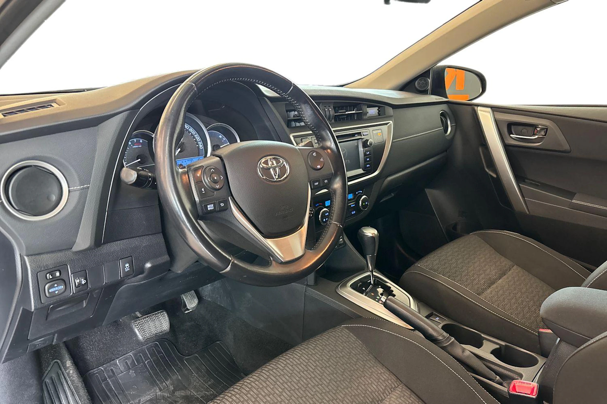sininen Toyota Auris 2015 kuva 6.