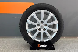 sininen Toyota Auris 2015 kuva 11.