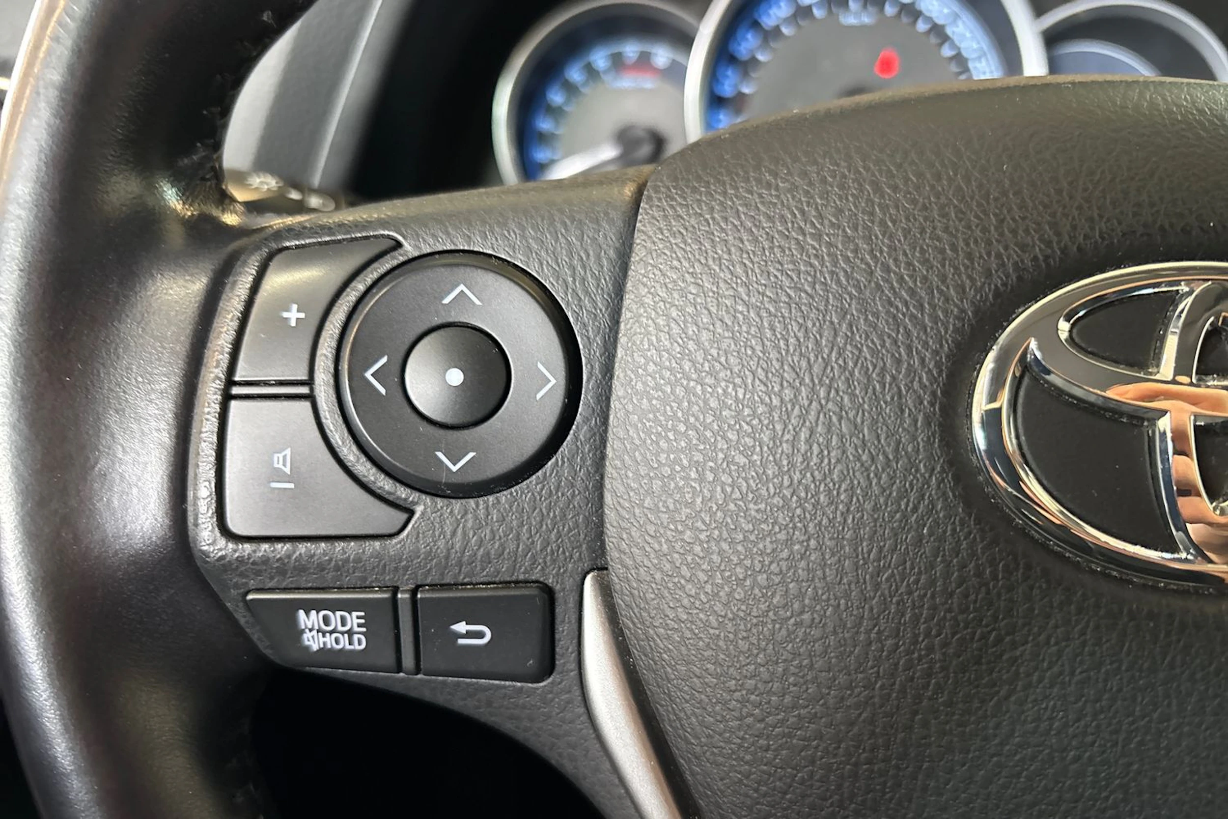 sininen Toyota Auris 2015 kuva 13.