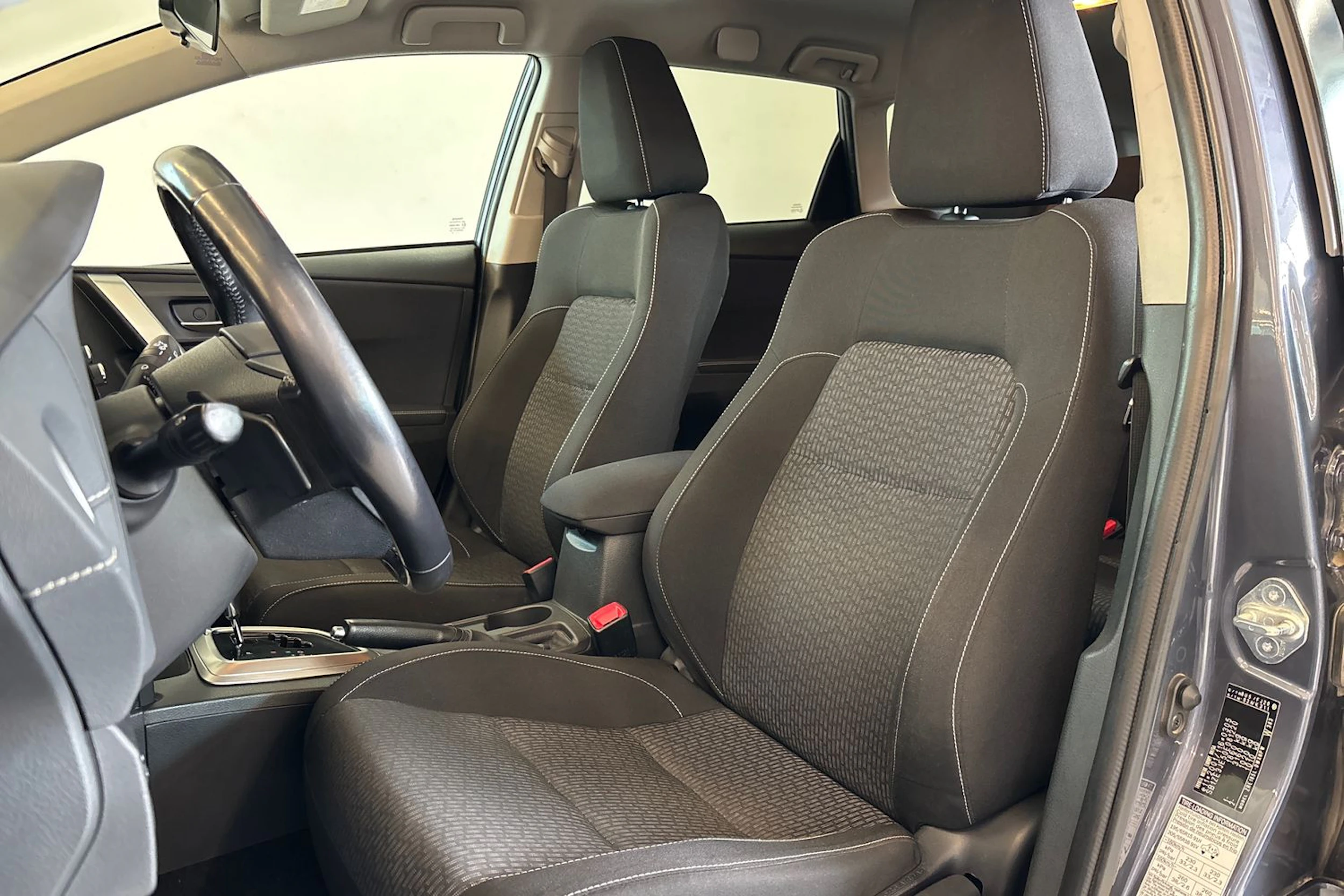 sininen Toyota Auris 2015 kuva 20.