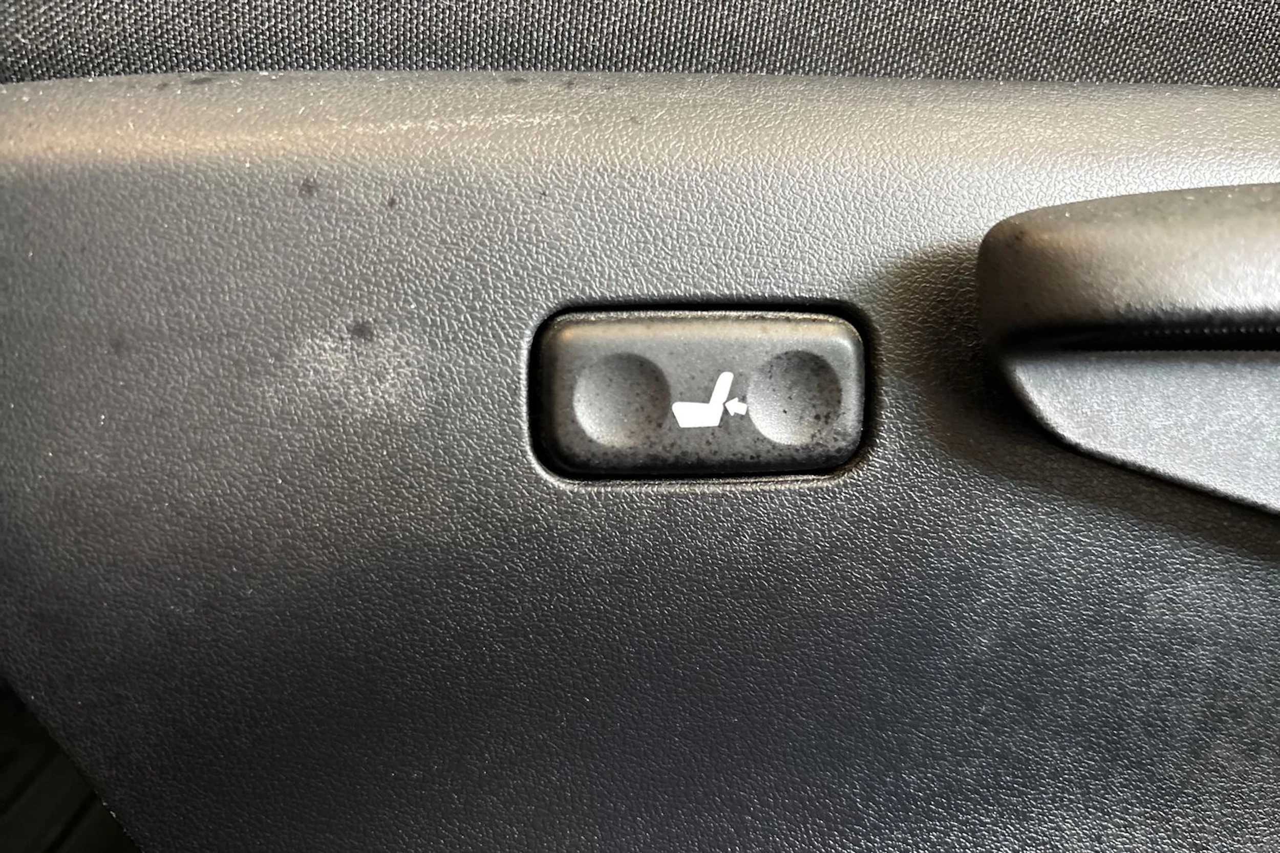 sininen Toyota Auris 2015 kuva 21.