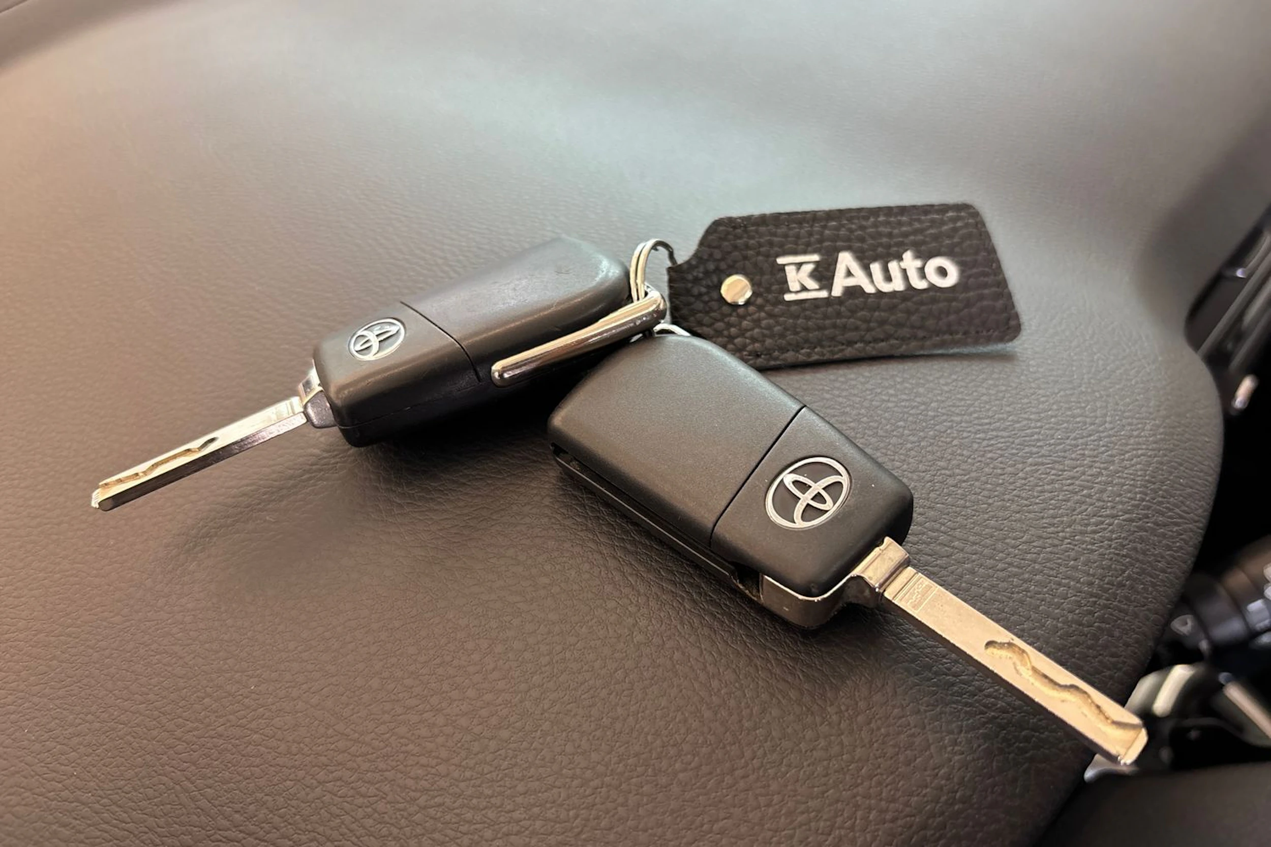 sininen Toyota Auris 2015 kuva 24.