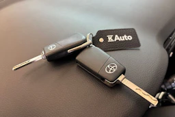 sininen Toyota Auris 2015 kuva 24.