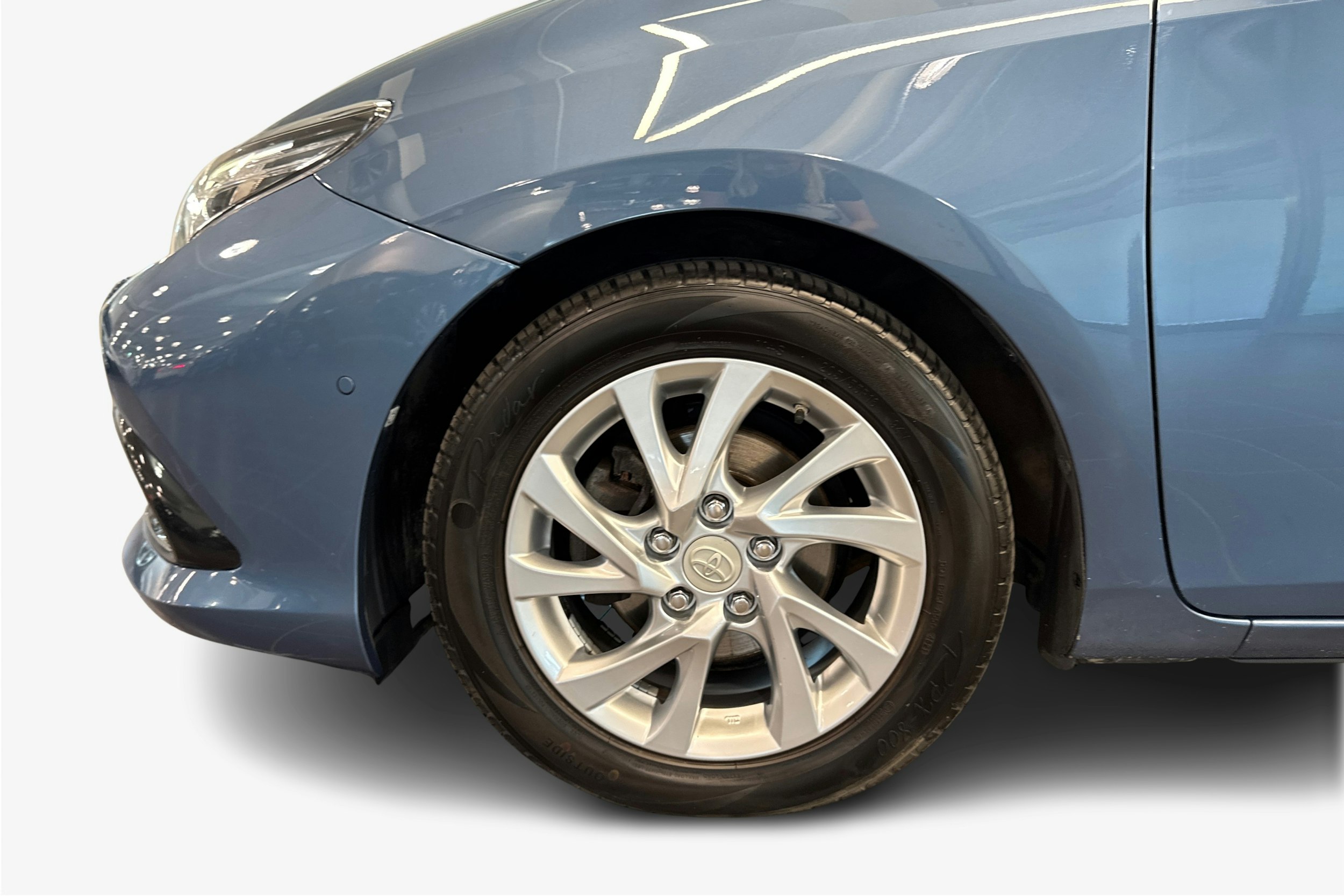 sininen Toyota Auris 2015 kuva 11.