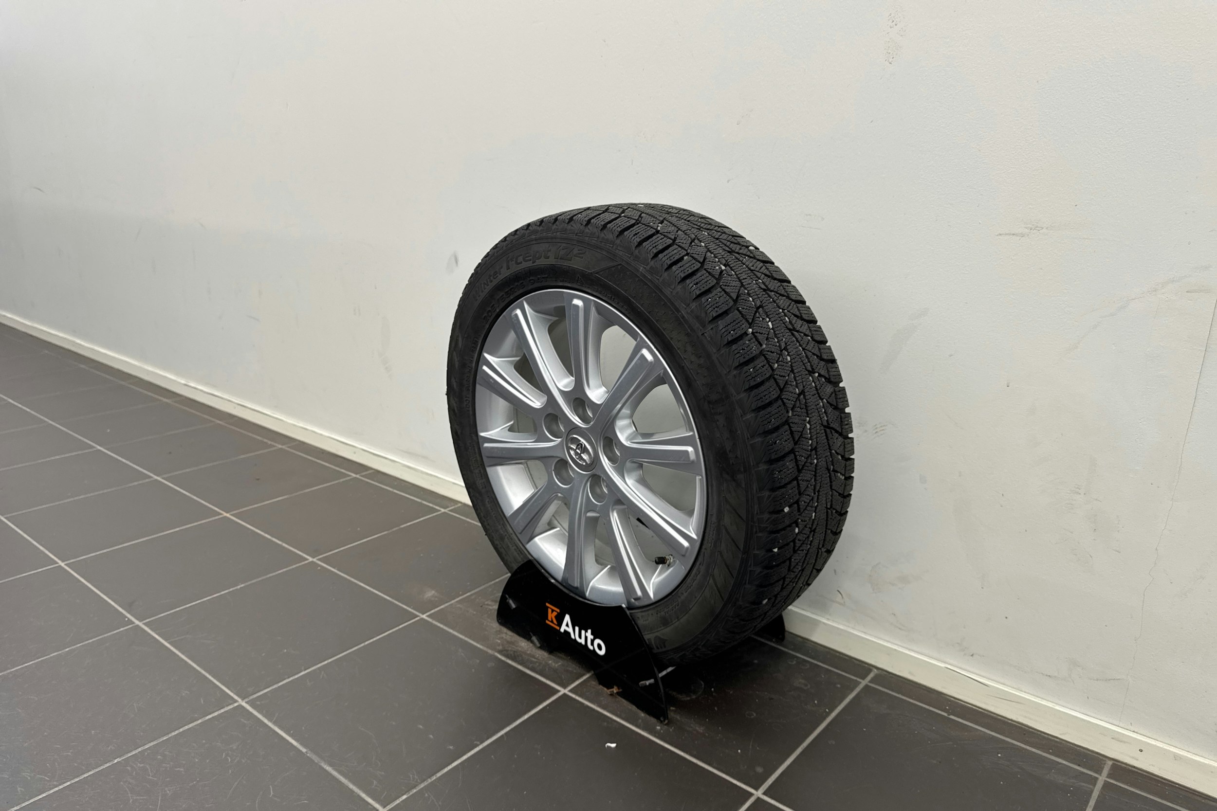 sininen Toyota Auris 2015 kuva 13.