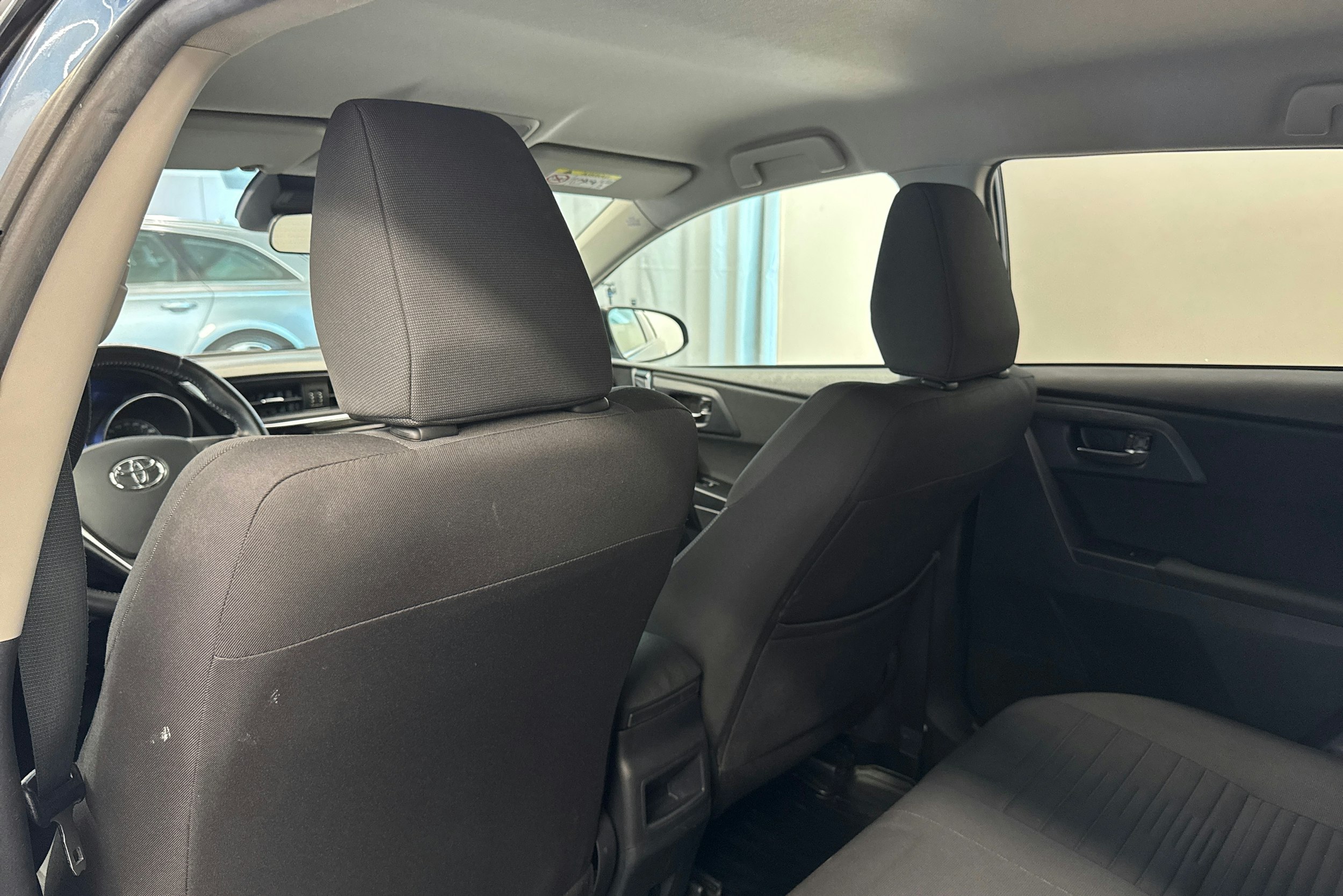 sininen Toyota Auris 2015 kuva 14.
