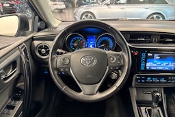 sininen Toyota Auris 2015 kuva 17.