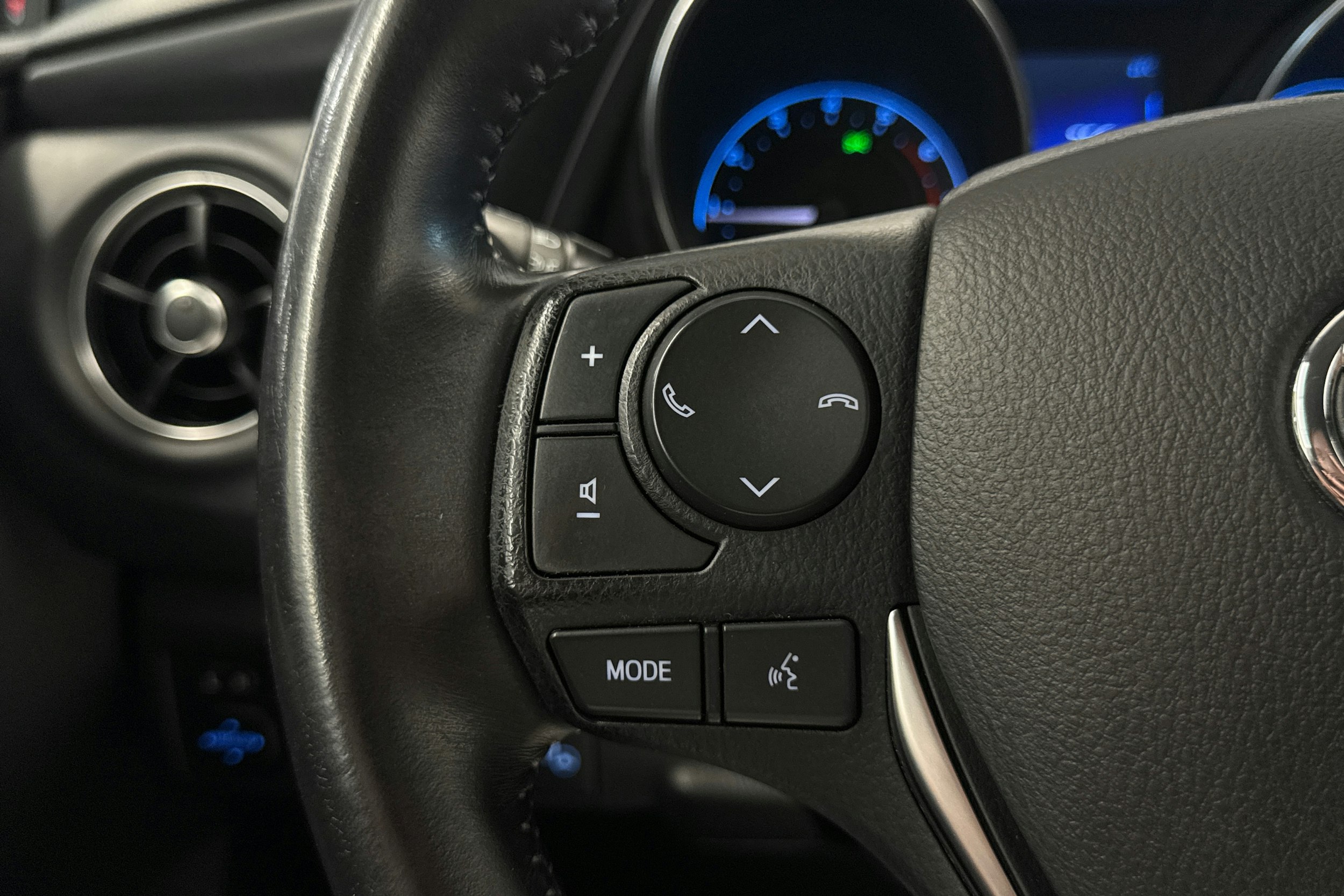 sininen Toyota Auris 2015 kuva 21.