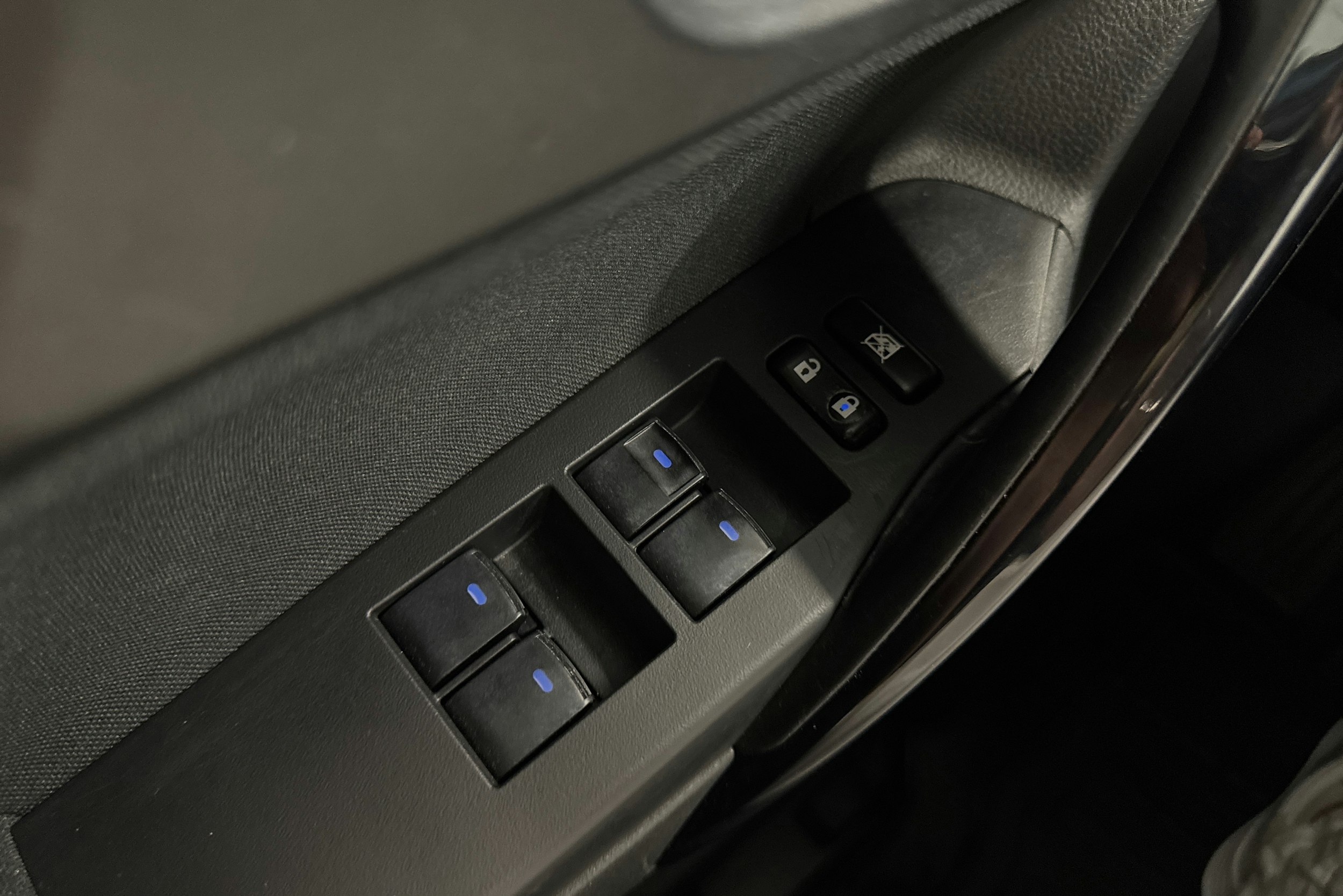 sininen Toyota Auris 2015 kuva 24.