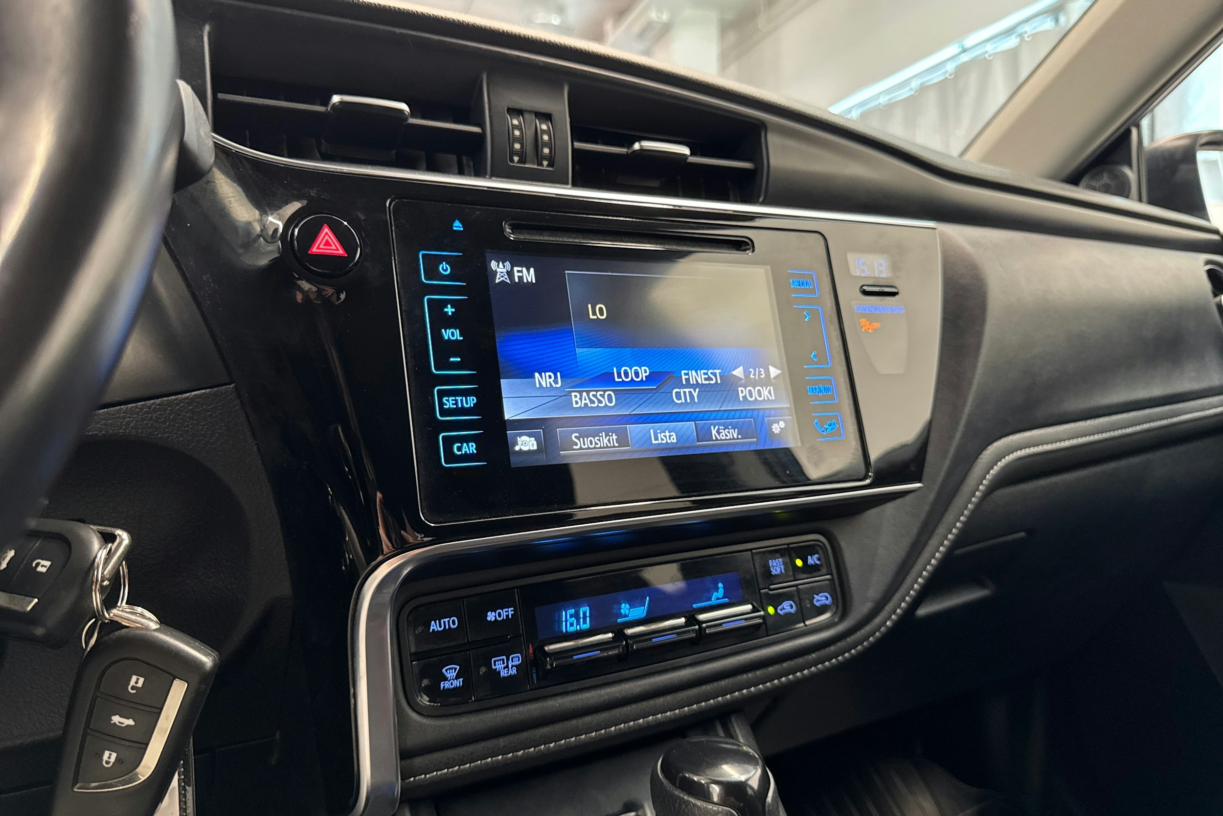 sininen Toyota Auris 2015 kuva 26.