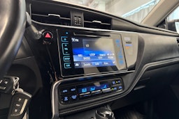 sininen Toyota Auris 2015 kuva 26.