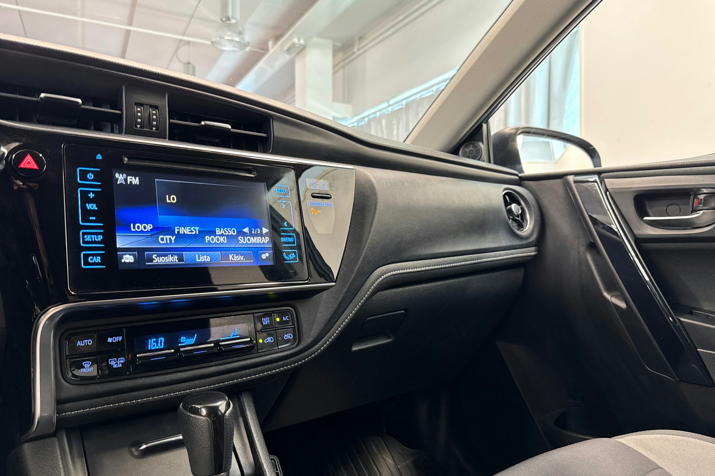 sininen Toyota Auris 2015 kuva 27.