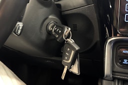 sininen Toyota Auris 2015 kuva 28.
