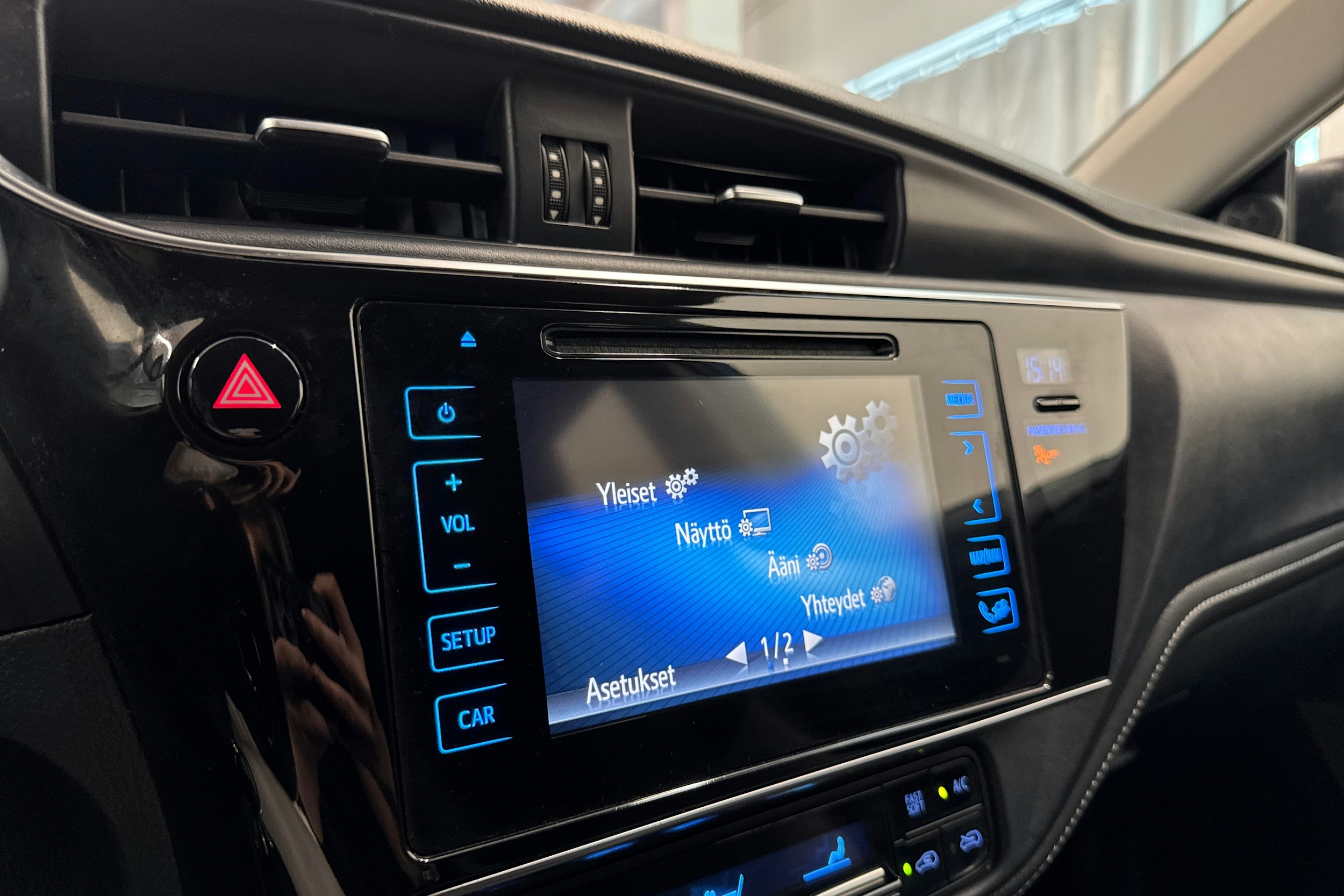 sininen Toyota Auris 2015 kuva 30.