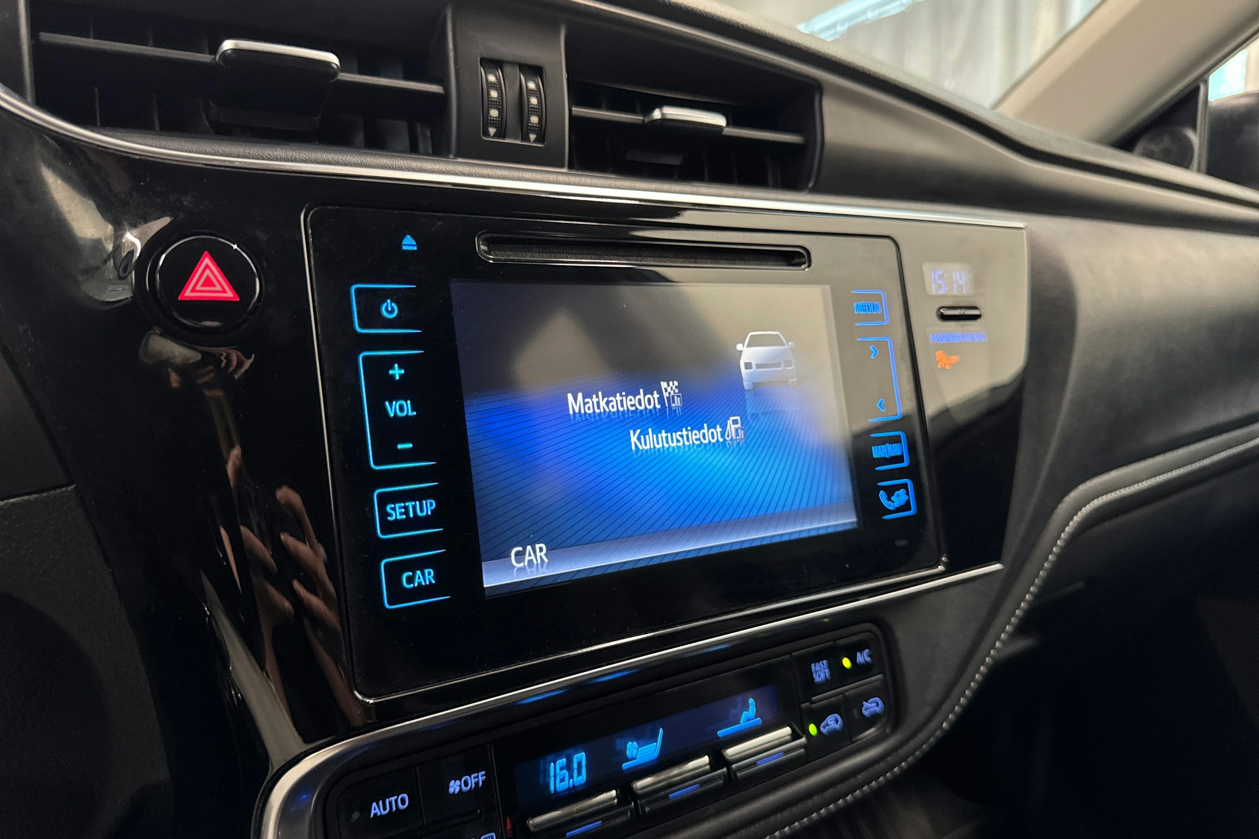 sininen Toyota Auris 2015 kuva 31.