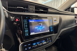 sininen Toyota Auris 2015 kuva 32.