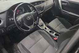 musta Toyota Auris 2015 kuva 3.