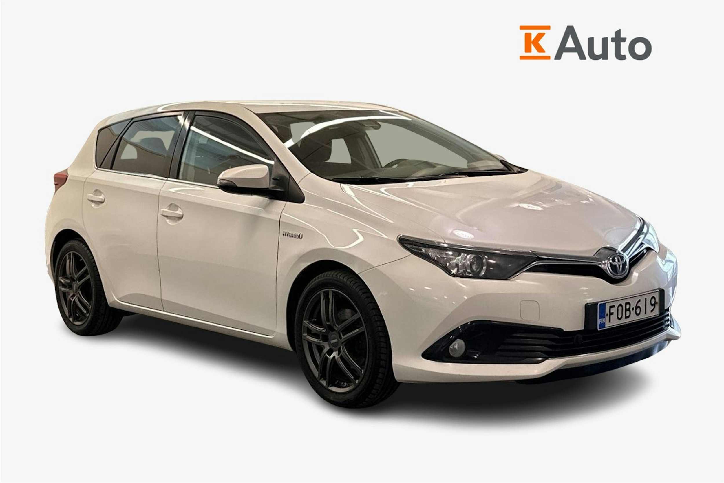 valkoinen Toyota Auris 2015 kuva 1.