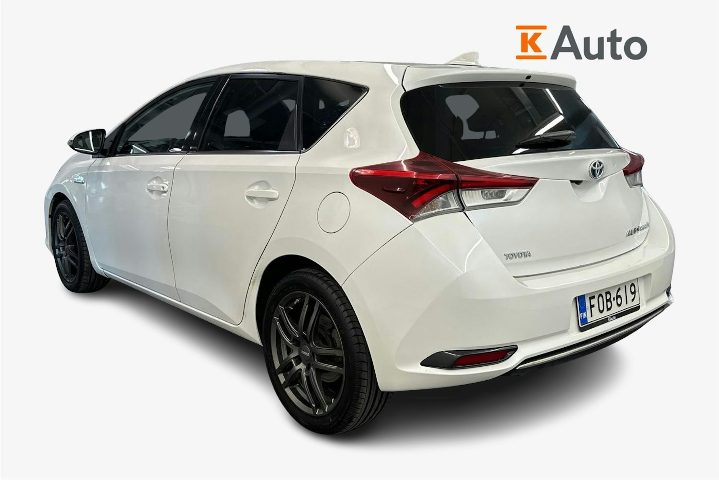 valkoinen Toyota Auris 2015 kuva 2.